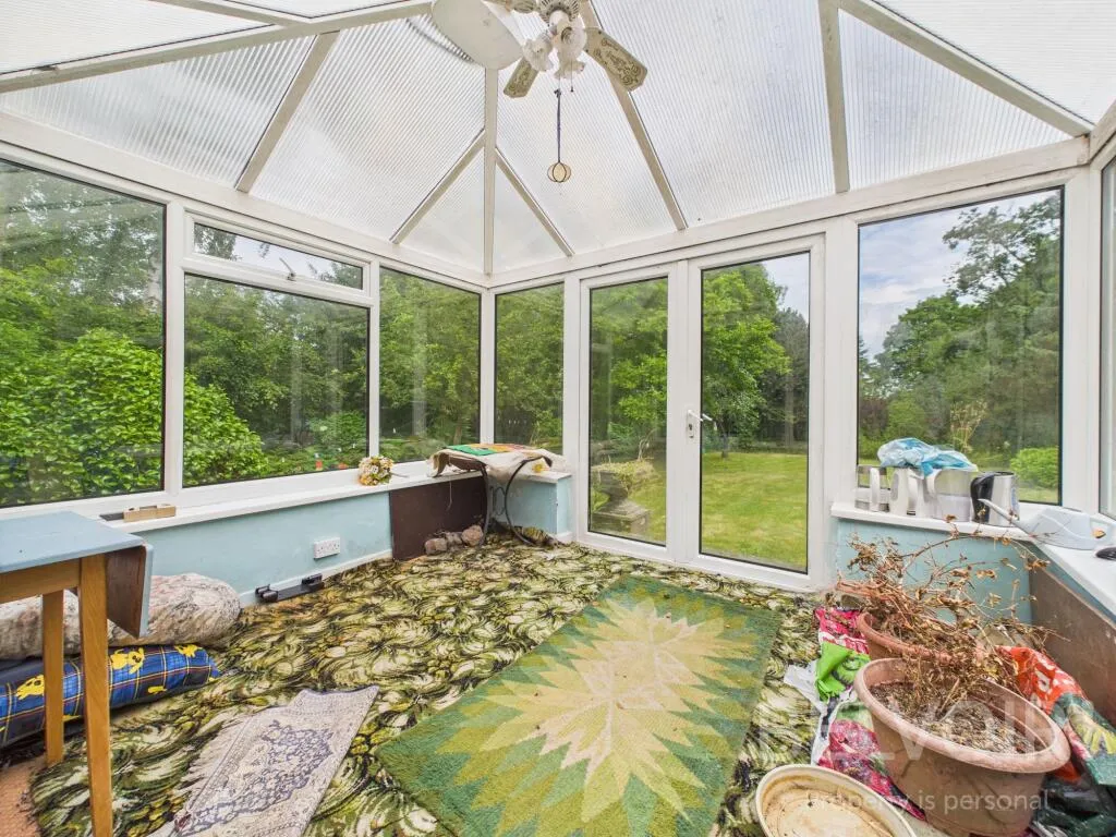 4 bed Detached Bungalow