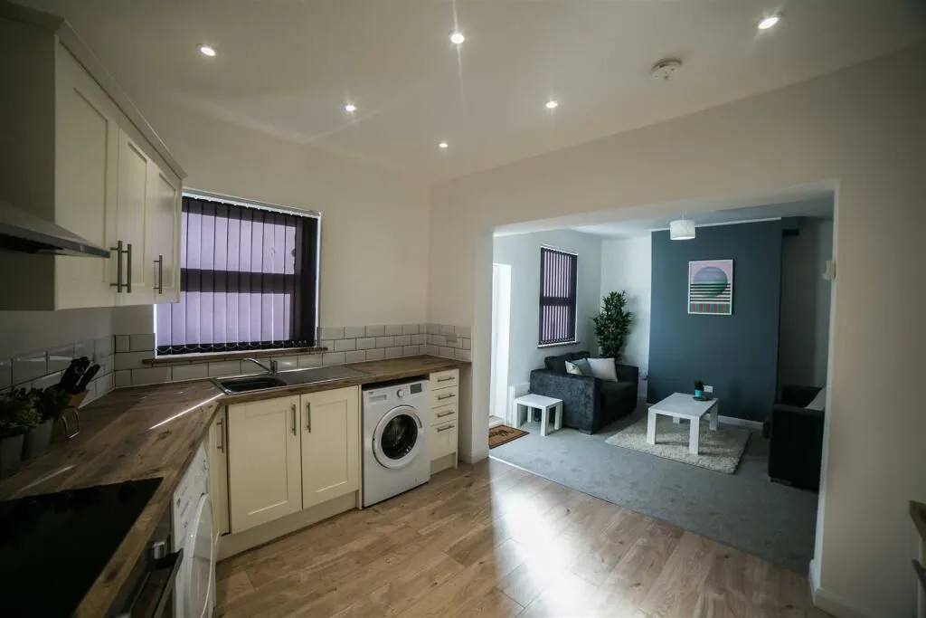 Two Gates, Halesowen, West Midlands, B63 2HY - Online Auctions