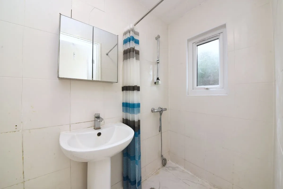 Calderon Road, London, E11 4EU - Online Auctions