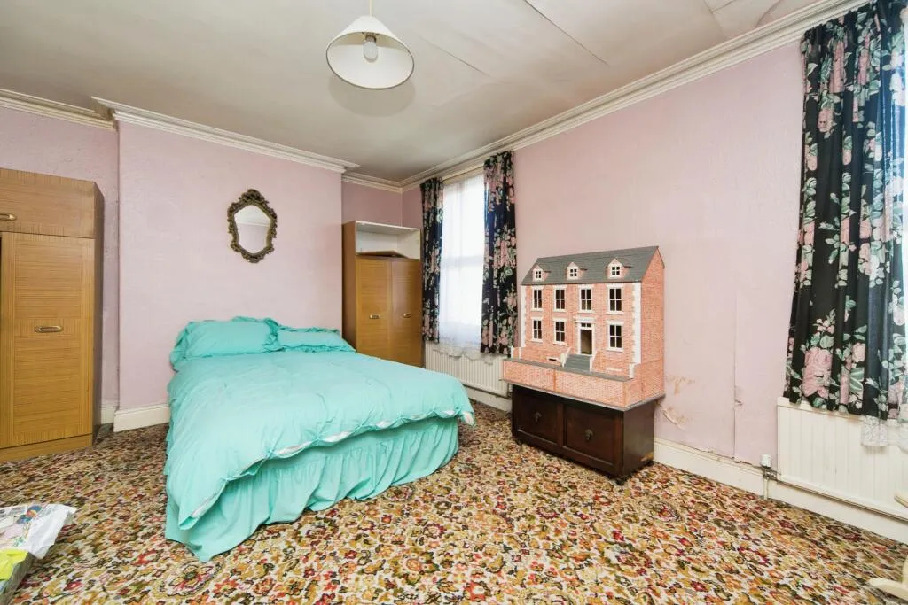 4 bed Terraced