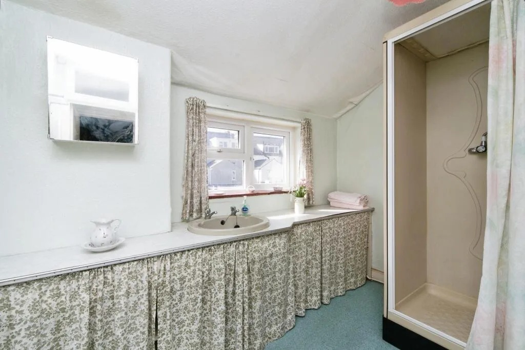 4 bed Terraced