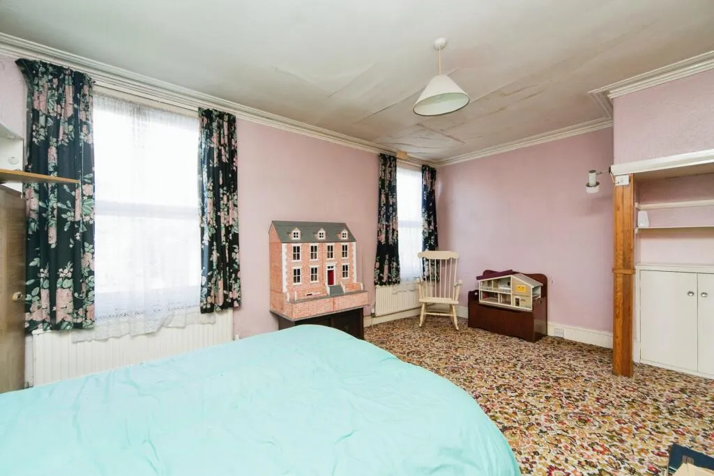4 bed Terraced