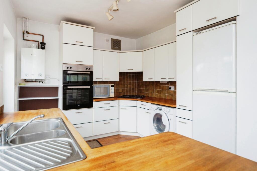 4 bed Semi-Detached