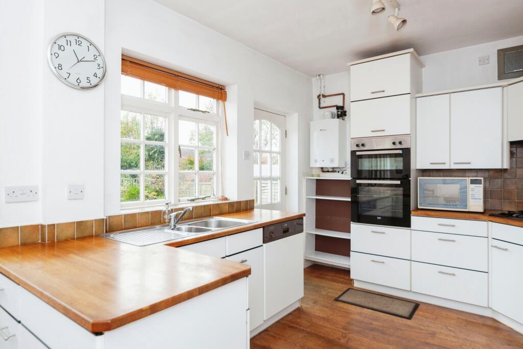 4 bed Semi-Detached