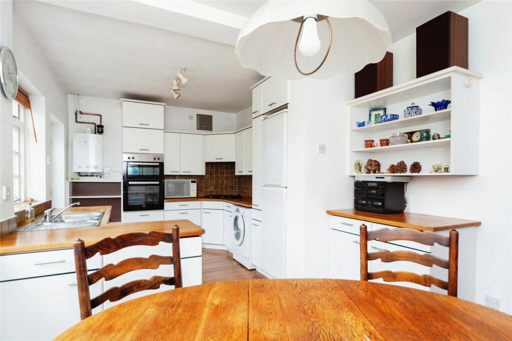 4 bed Semi-Detached