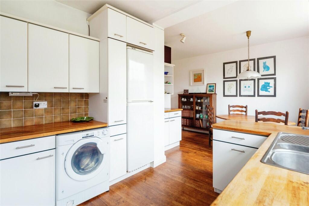 4 bed Semi-Detached