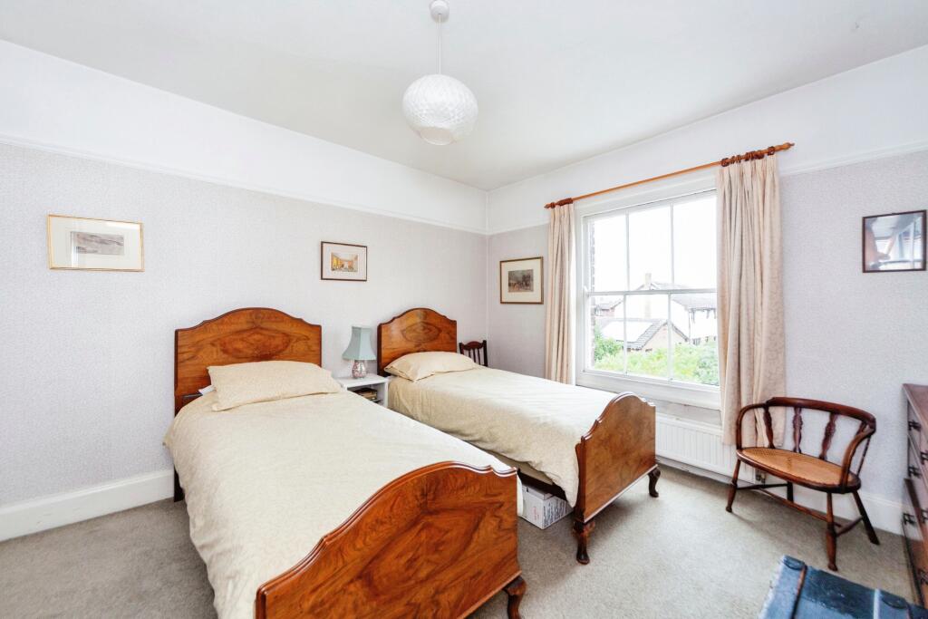 4 bed Semi-Detached
