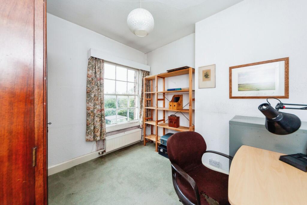 4 bed Semi-Detached
