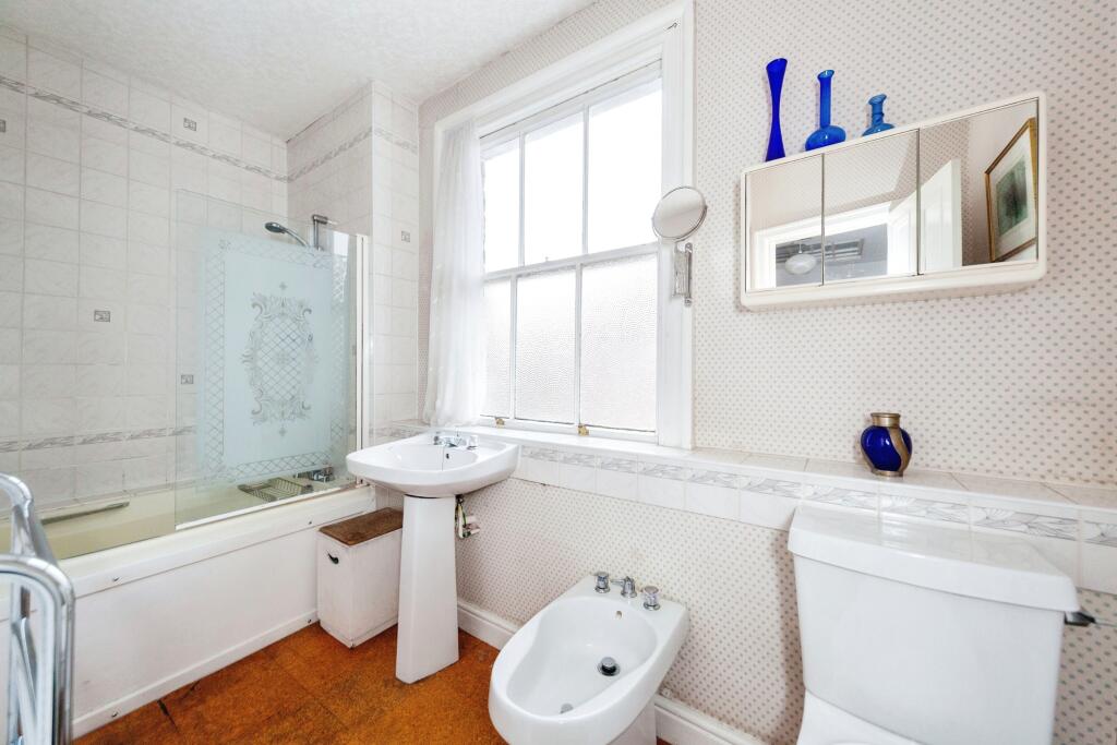 4 bed Semi-Detached