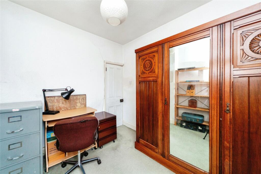 4 bed Semi-Detached