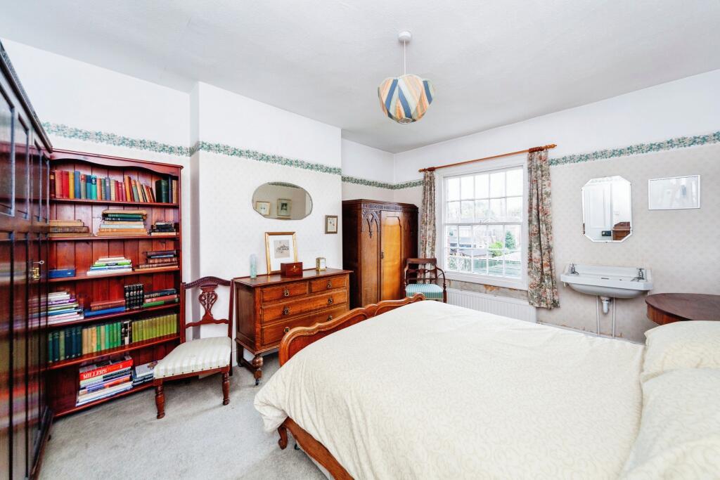 4 bed Semi-Detached