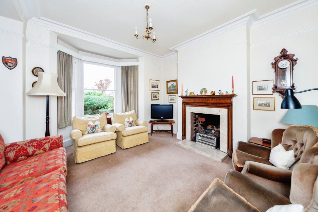 4 bed Semi-Detached