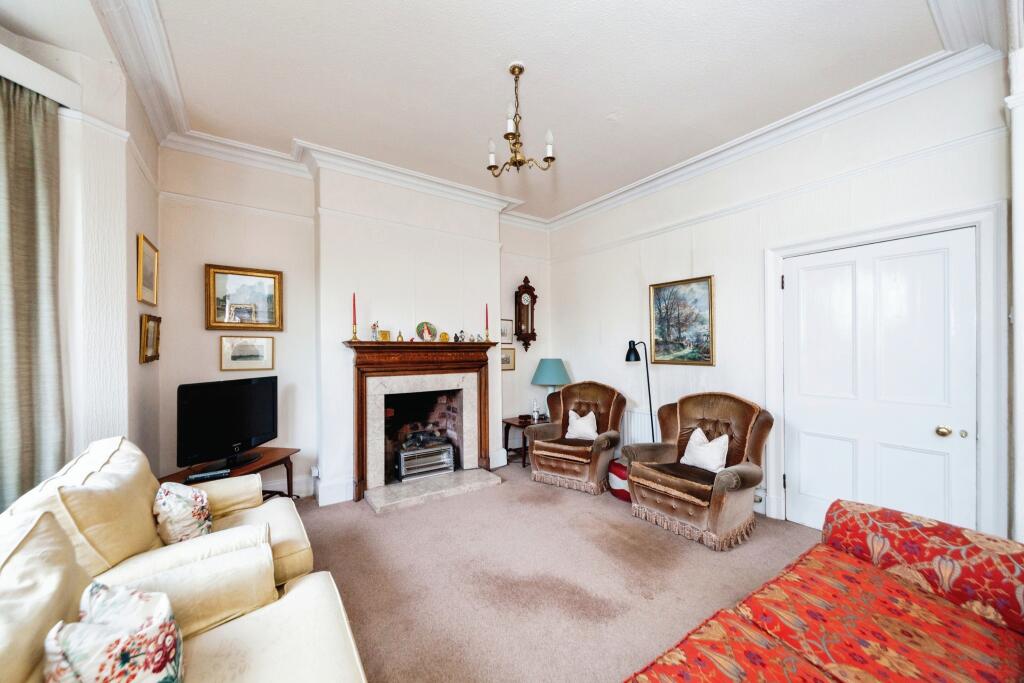 4 bed Semi-Detached