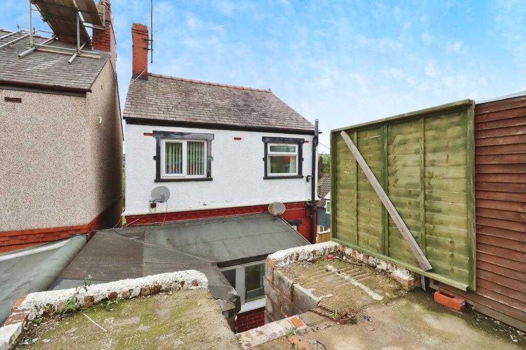 2 bed House