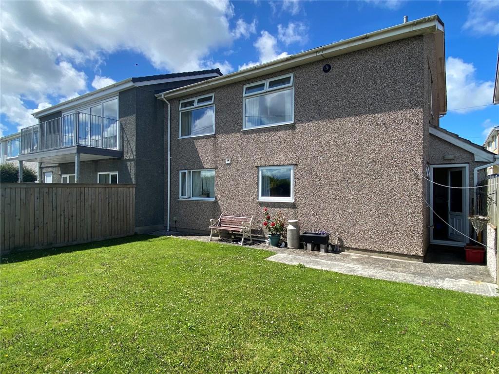 4 bed Semi-Detached