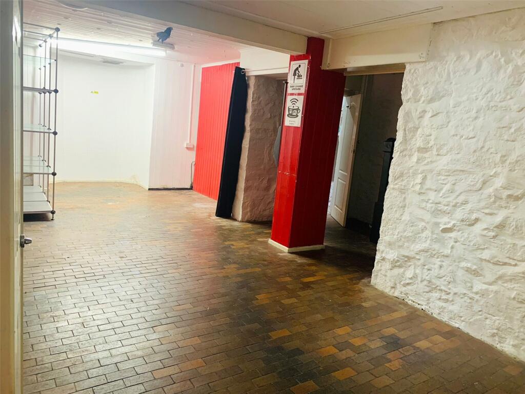 1 bed Commercial Property