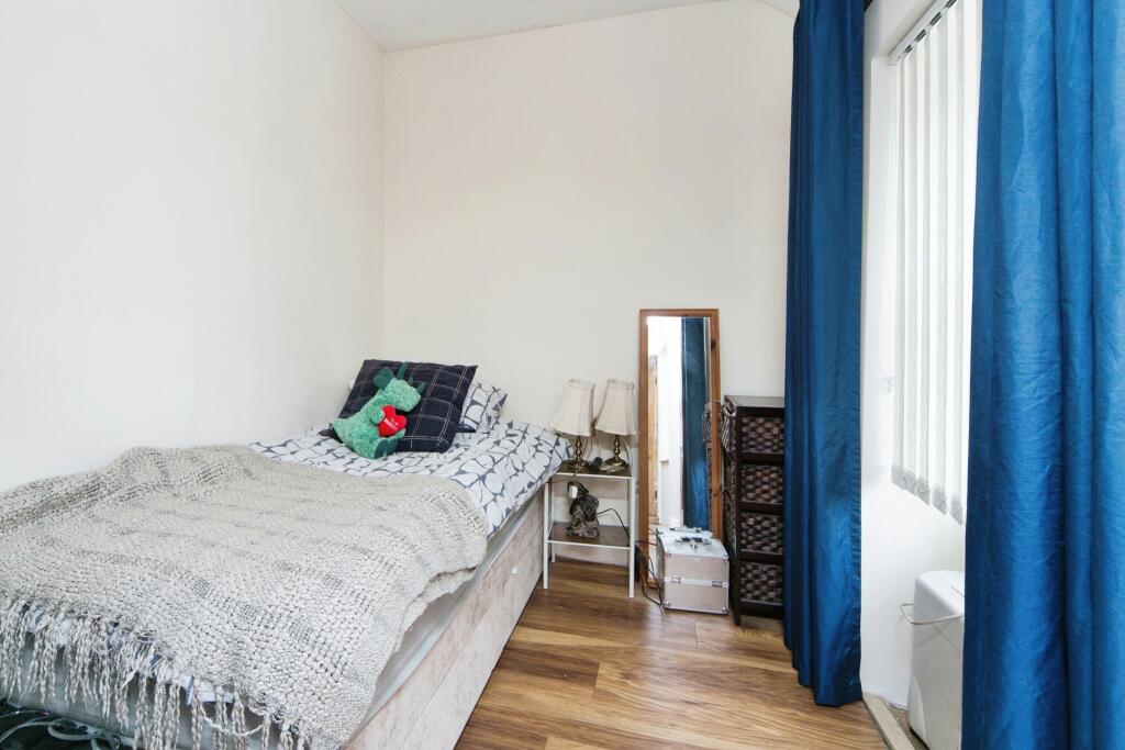 3 bed End of Terrace