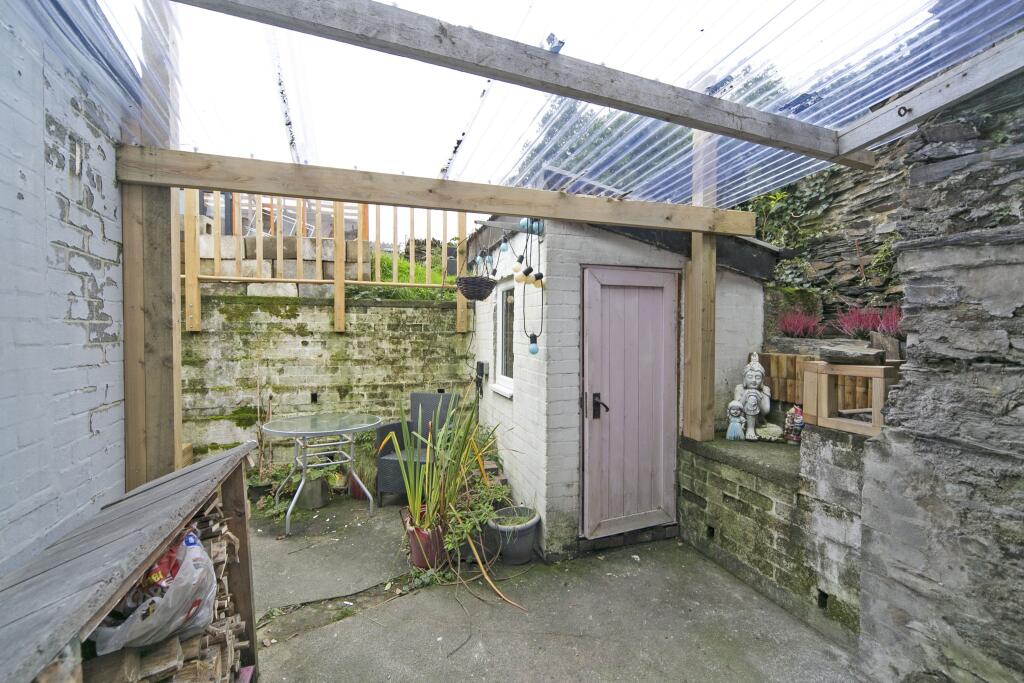 3 bed End of Terrace
