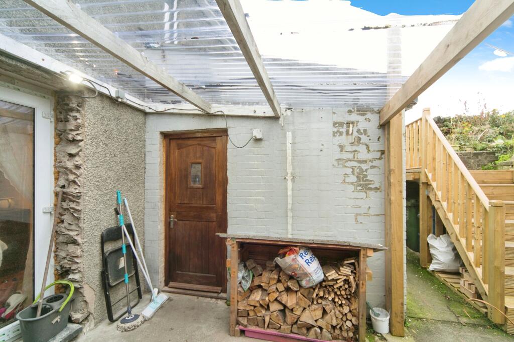 3 bed End of Terrace