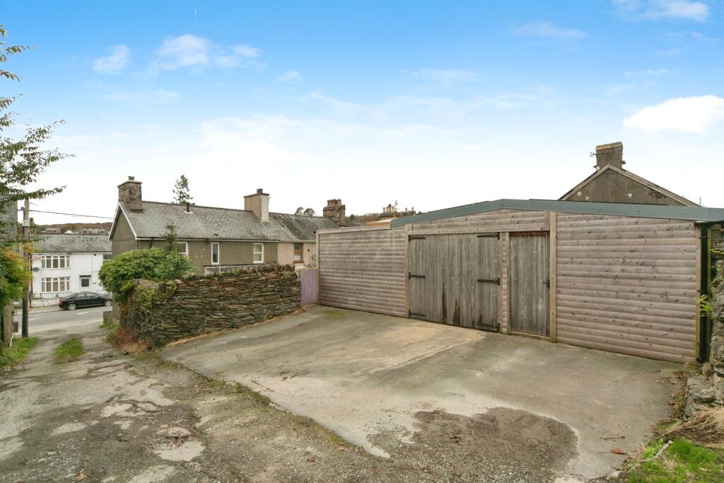 3 bed End of Terrace
