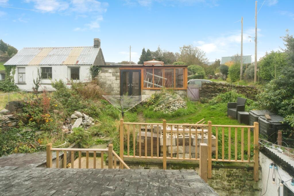 3 bed End of Terrace