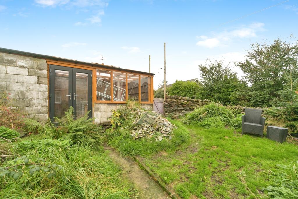 3 bed End of Terrace