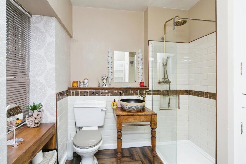 3 bed End of Terrace