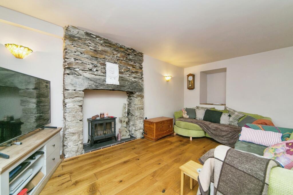 3 bed End of Terrace