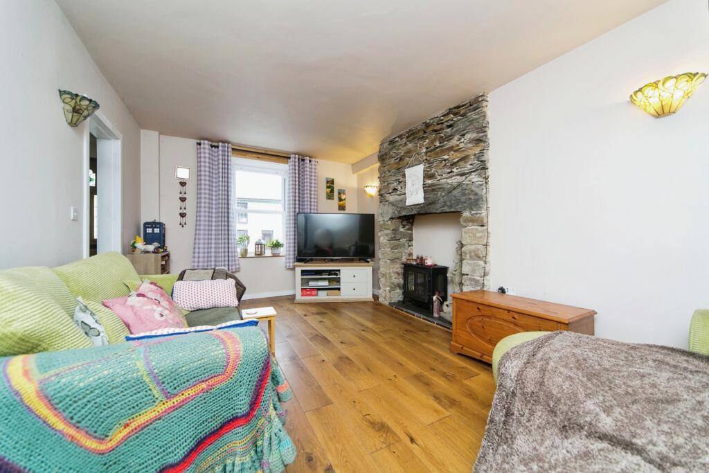 3 bed End of Terrace