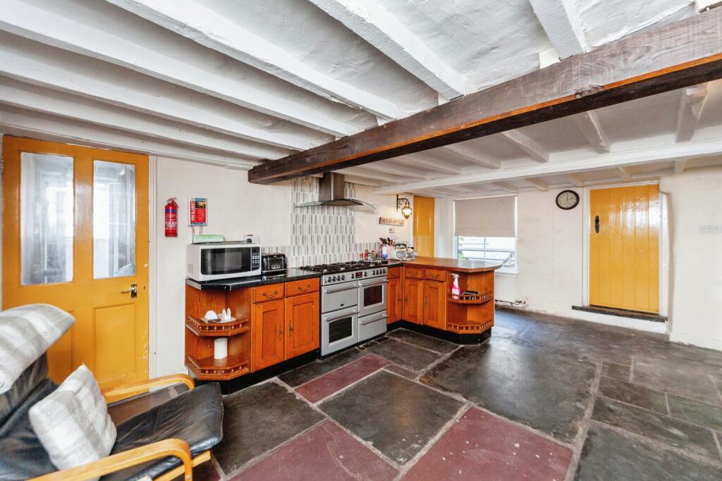 5 bed House