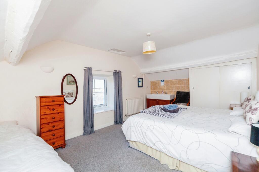 5 bed House