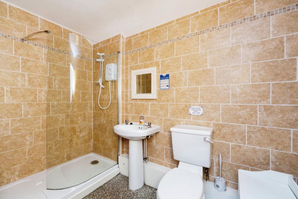 5 bed House