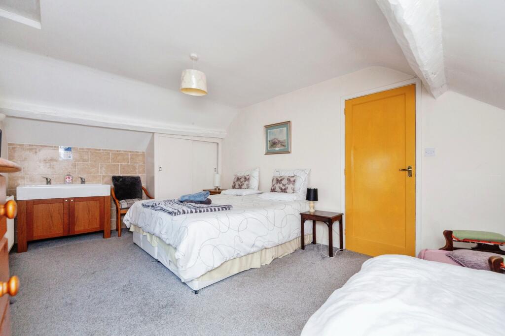 5 bed House