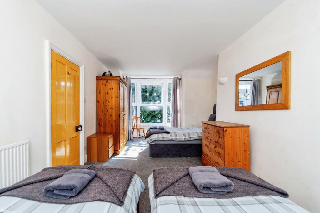 5 bed House