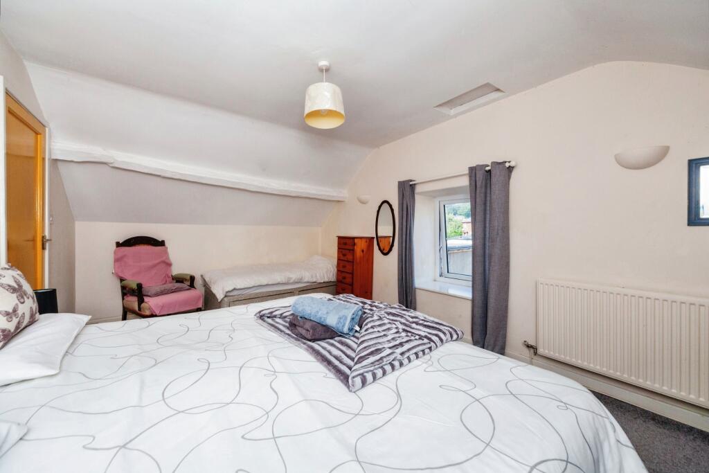 5 bed House