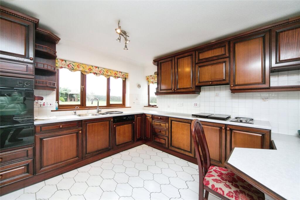 4 bed Detached Bungalow