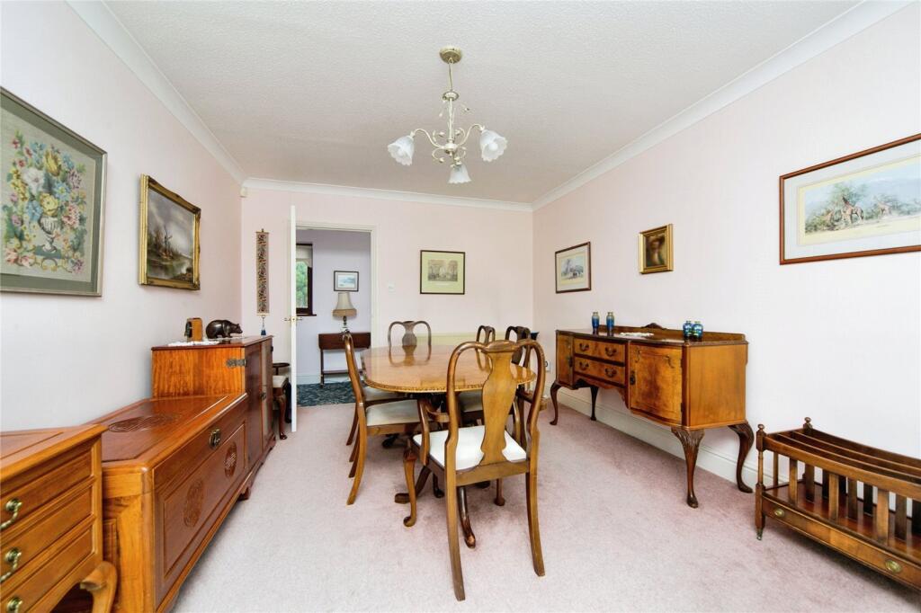 4 bed Detached Bungalow