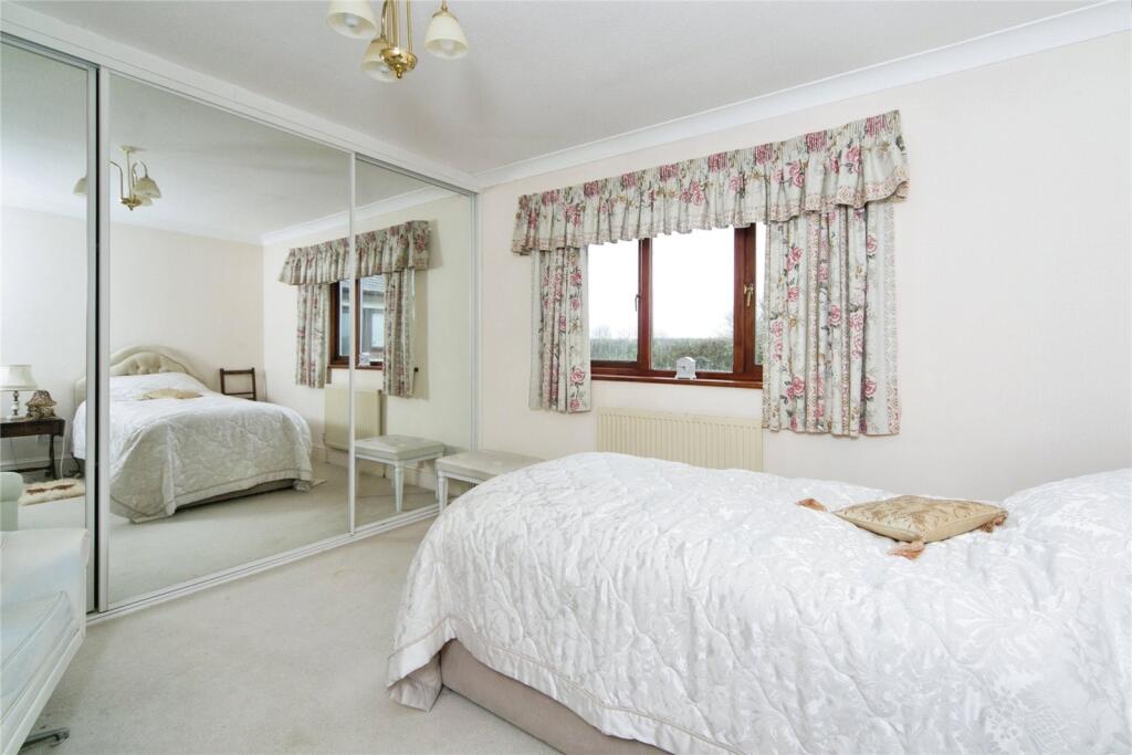4 bed Detached Bungalow