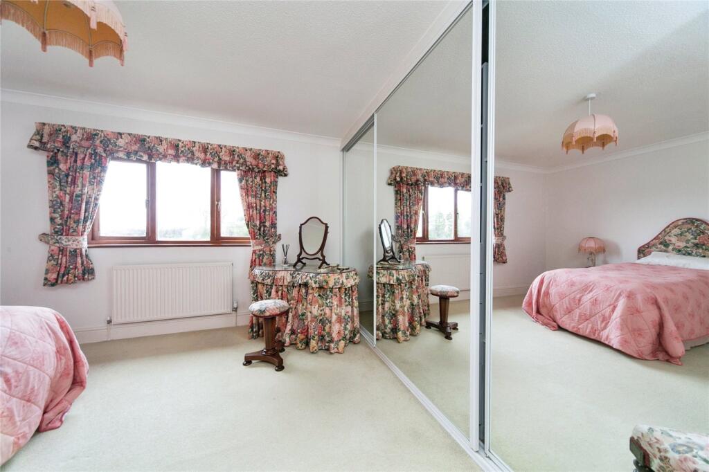 4 bed Detached Bungalow