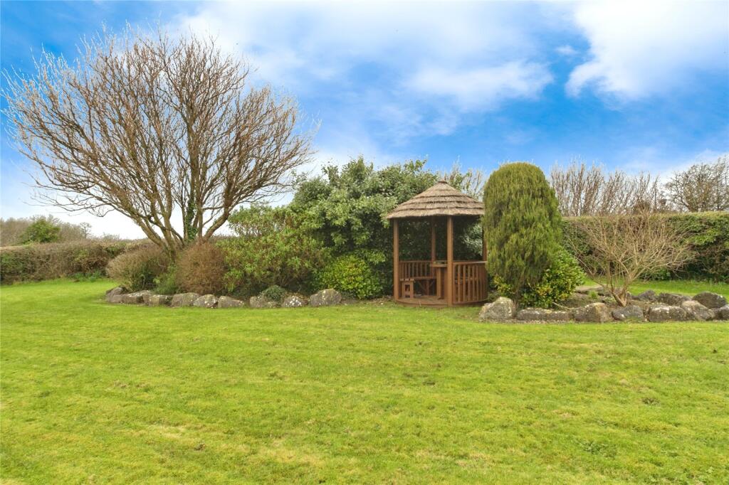 4 bed Detached Bungalow