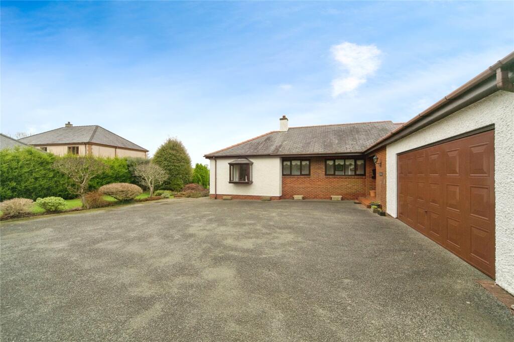 4 bed Detached Bungalow