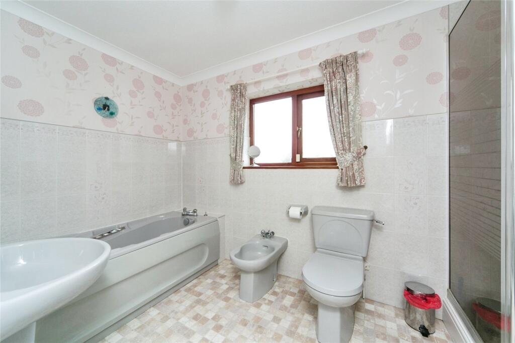 4 bed Detached Bungalow