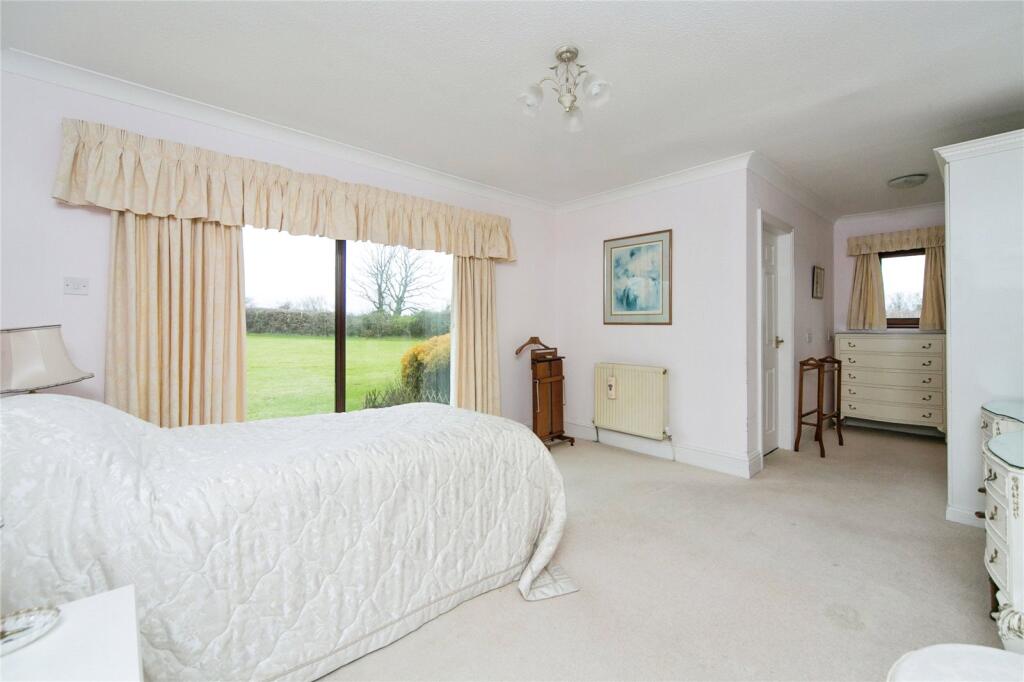 4 bed Detached Bungalow