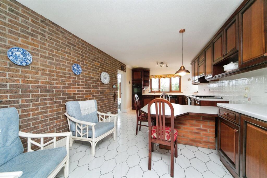 4 bed Detached Bungalow