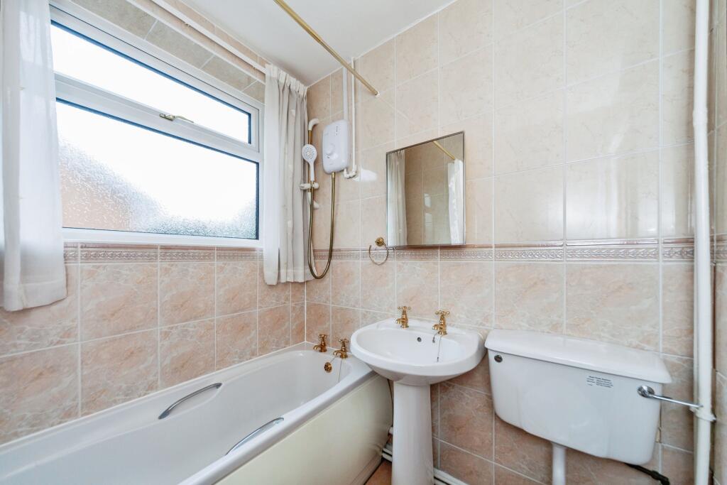 2 bed Semi-Detached Bungalow