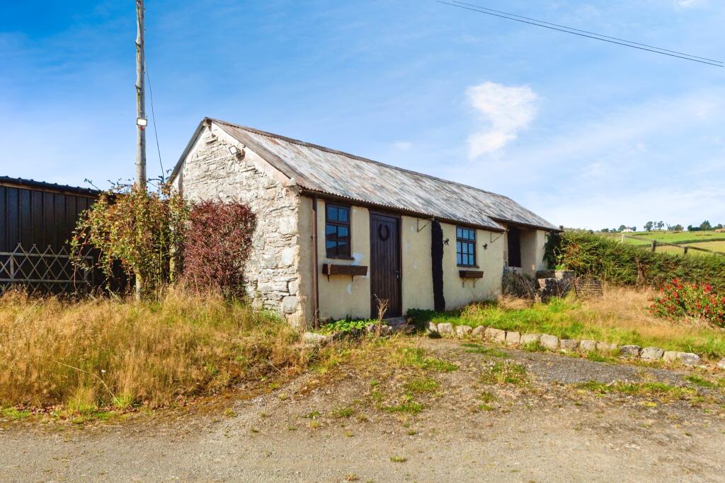 3 bed Equestrian Facility