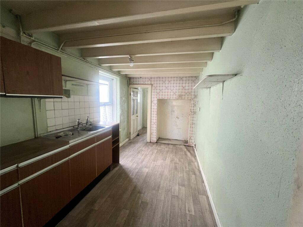4 bed Semi-Detached