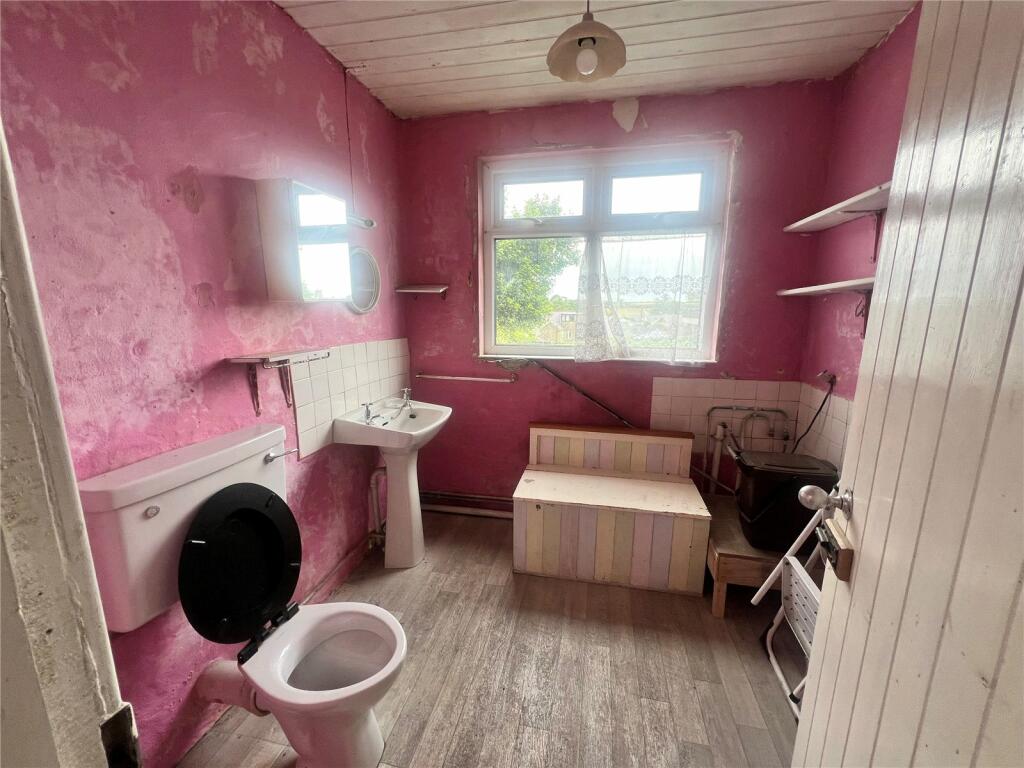 4 bed Semi-Detached