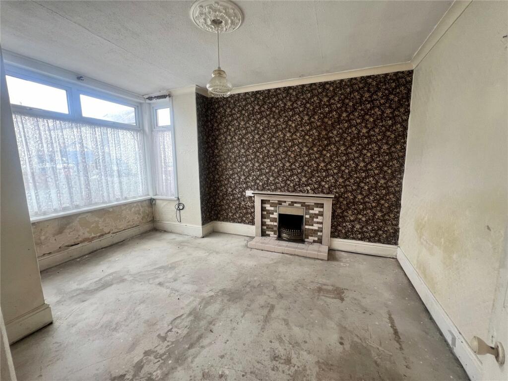 4 bed Semi-Detached