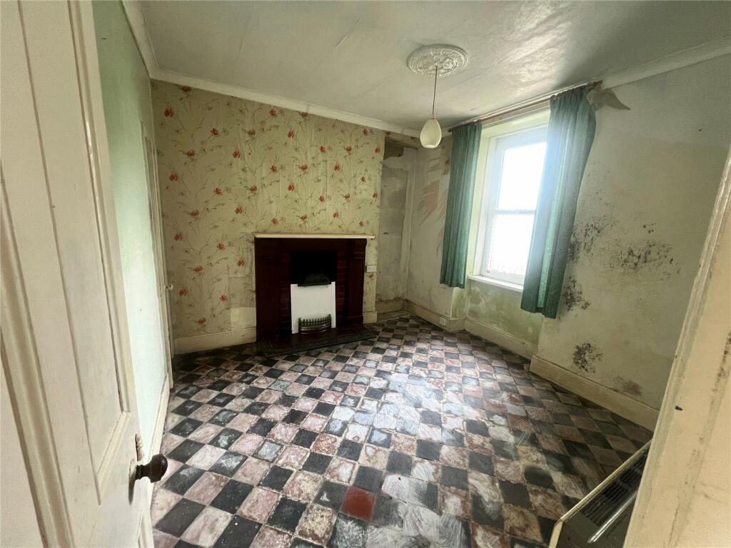 4 bed Semi-Detached